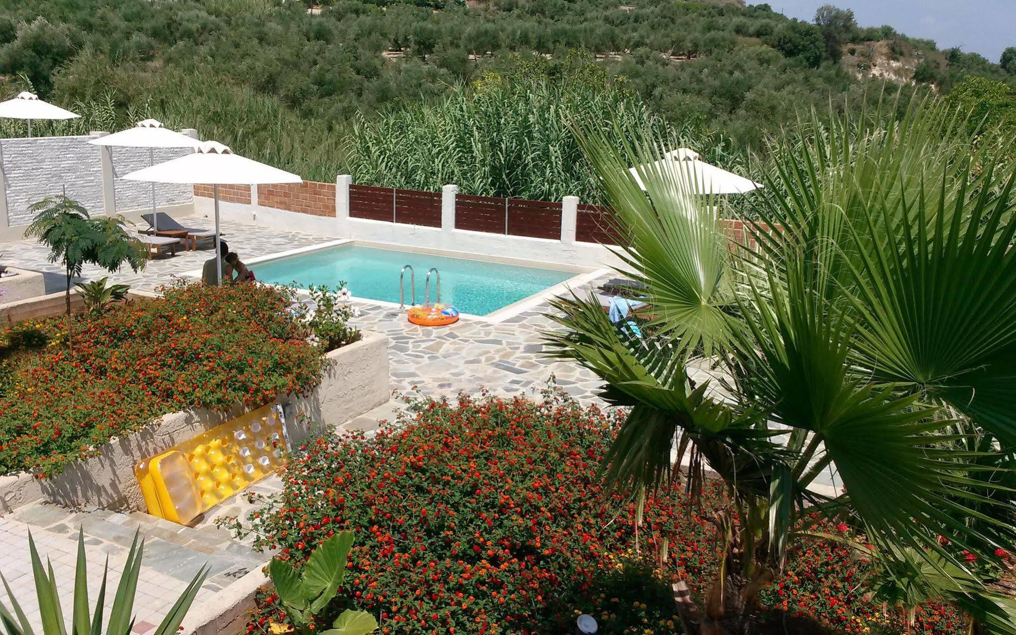 Cyan Icons Villas Tsivaras Экстерьер фото